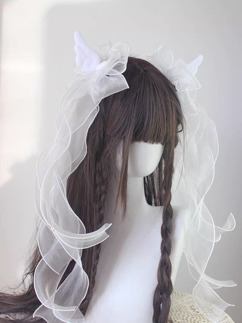 Design Concept
This Gothic Black Angel Wing Hair Clip blends dark elegance with a touch of Y2K Shibuya-style cuteness. Inspired by the mysterious beauty of fallen angels, the design features delicate angel wings crafted to enhance both gothic and kawaii fashion styles. Perfect for Lolita, alternative fashion, or themed parties, this piece adds a bold yet playful statement to any hairstyle.This product is a presale item and is available in seven different colors, allowing for versatile styling and personal e