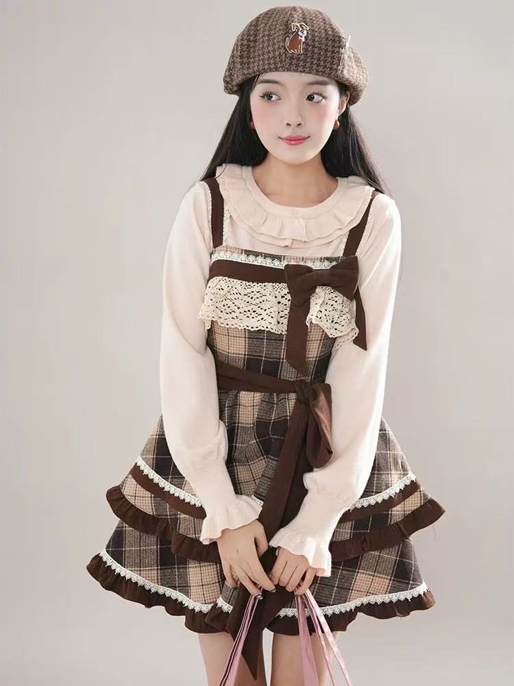 Design Concept:

This Sweet Lolita brown and apricot plaid JSK dress highlights a charming and cute bow design, blending soft colors with a classic Lolita aesthetic for a sweet and elegant look. Product Details: The set is composed of a matching top and skirt, creating a coordinated outfit that is both playful and refined.