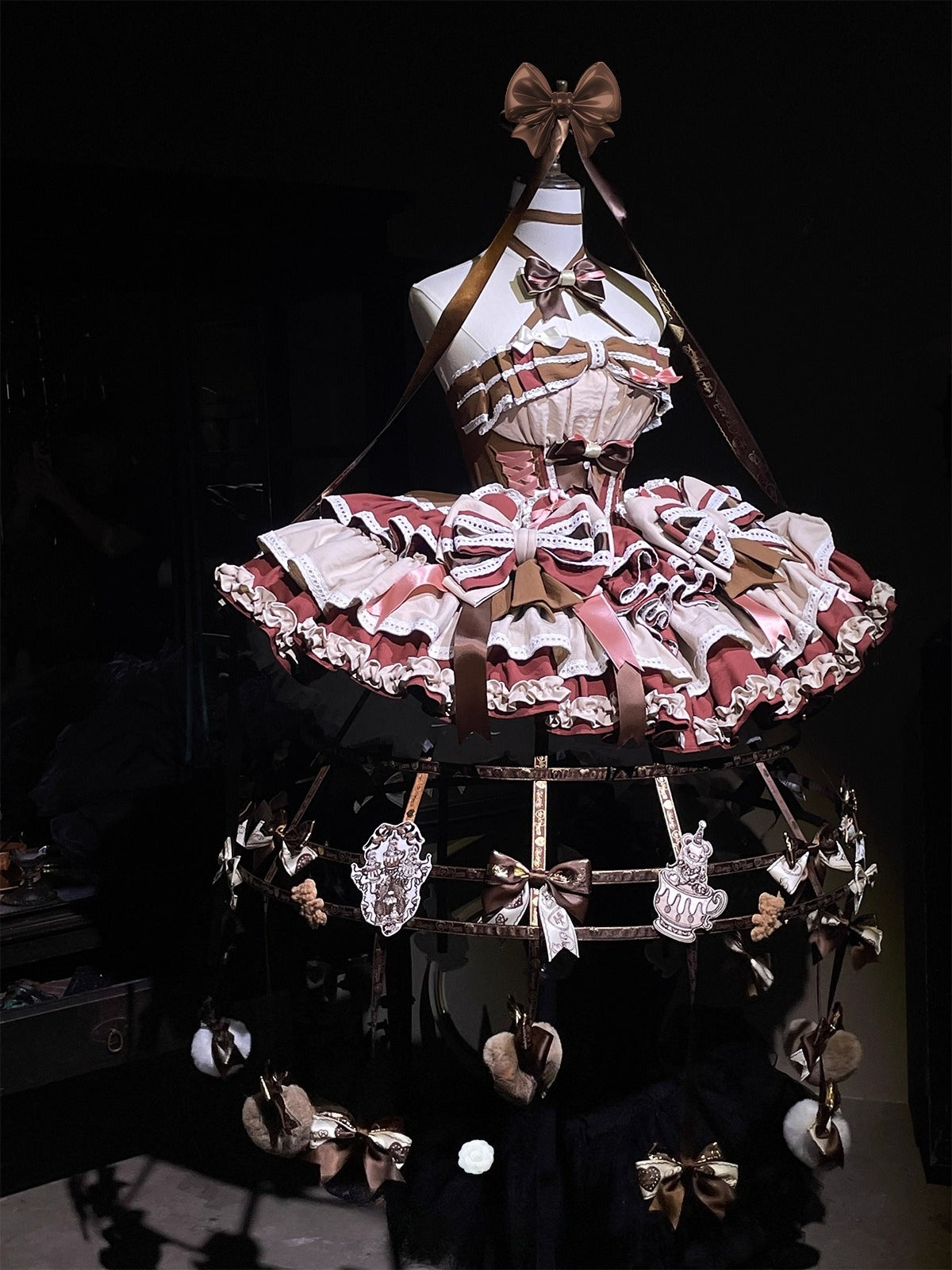Design Concept:


This Sweet Lolita dress features a charming light brown and dark brown color palette, designed for a playful yet elegant look. The strapless bustier style is adorned with a delicate bow at the chest, adding a touch of girlish charm. The included petticoat enhances the skirt’s volume, creating a classic Lolita silhouette. Perfect for autumn and winter tea parties or casual Lolita outings, this dress combines comfort with whimsical style, making it an essential piece for any Lolita wardrobe.